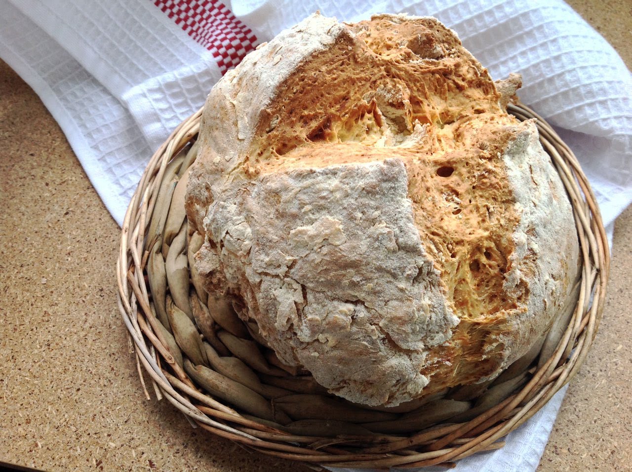 Хлеб без дрожжей рецепты с фото. Хлеб белый бездрожжевой. Хлеб Гурьевский бездрожжевой. Домашний бездрожжевой хлеб. Бездрожжевой хлеб в хлебопечке.